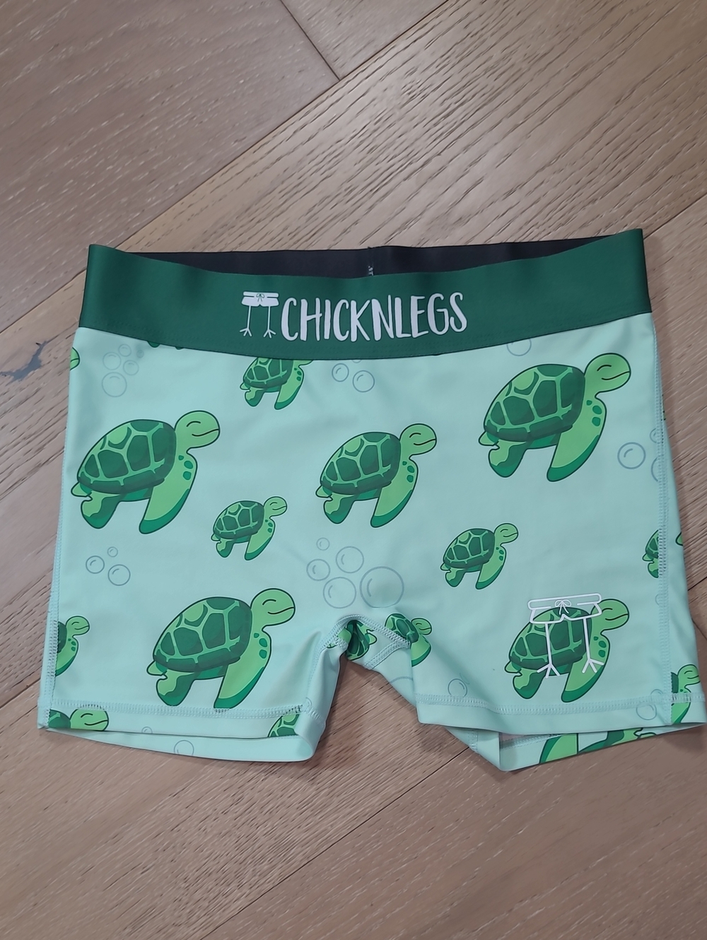 EUC Chicknlegs Compression Shorties Women's sz S Green Turtle Active Shorts